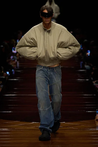 Look 22